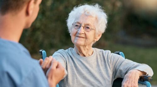 How Transitional Care Supports Seniors Living with Alzheimer’s or Dementia